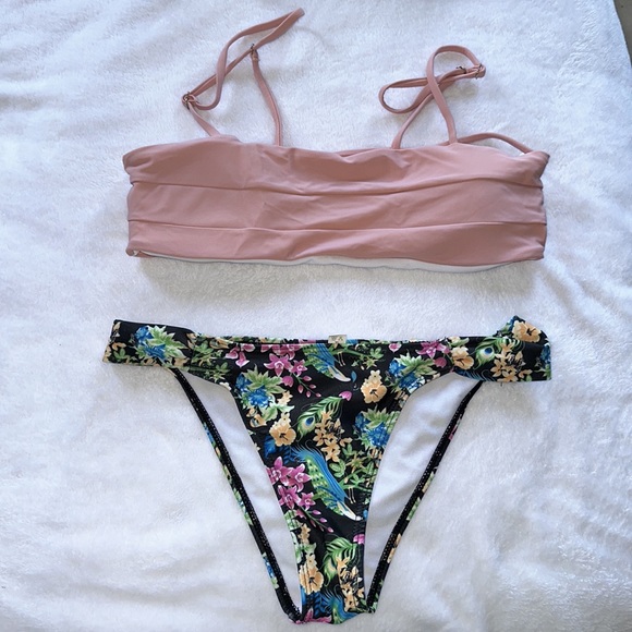 Bikinis - Picture 4 of 9